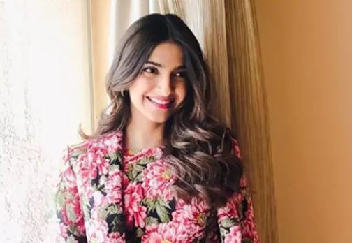 Sonam Kapoor Bio,Wiki, Biography, Age, Boyfriend, Family, Education ...